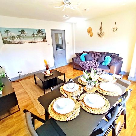 Comfortable 3 Bedrooms Leeds Beach House - Ideal For Family And Contractors - Free Parking For 2 Cars Ngoại thất bức ảnh