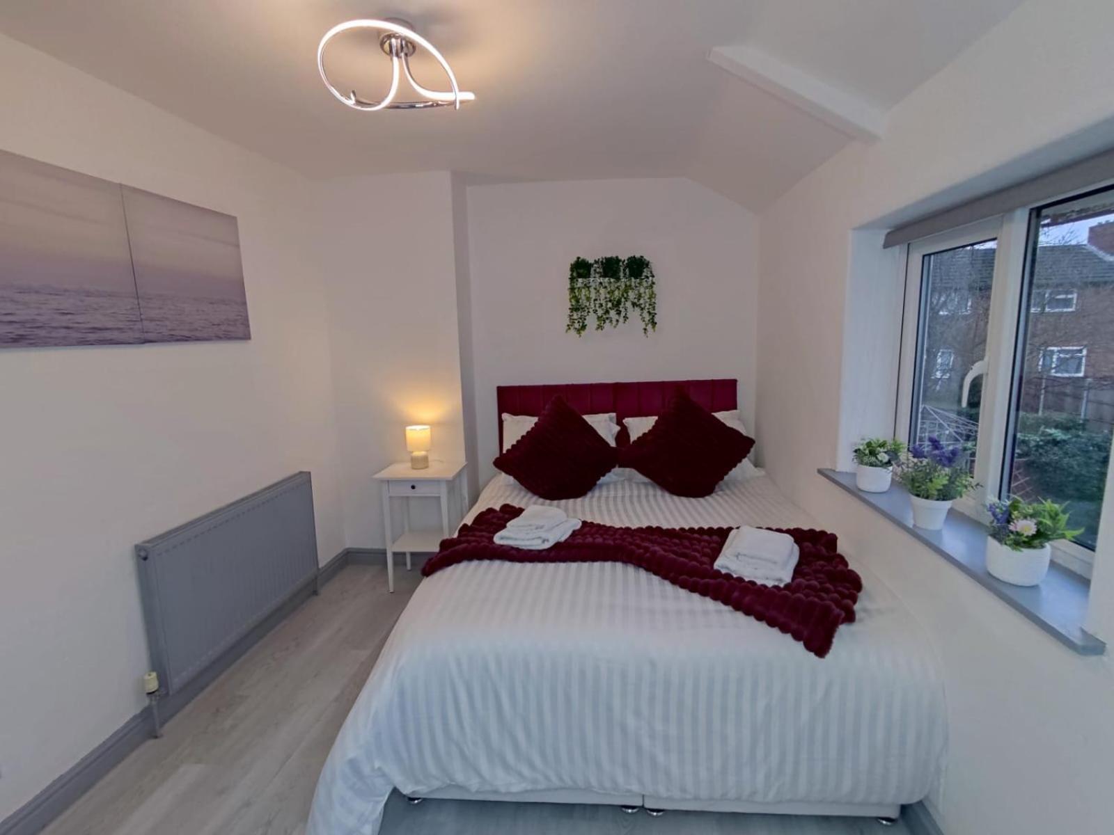 Comfortable 3 Bedrooms Leeds Beach House - Ideal For Family And Contractors - Free Parking For 2 Cars Ngoại thất bức ảnh