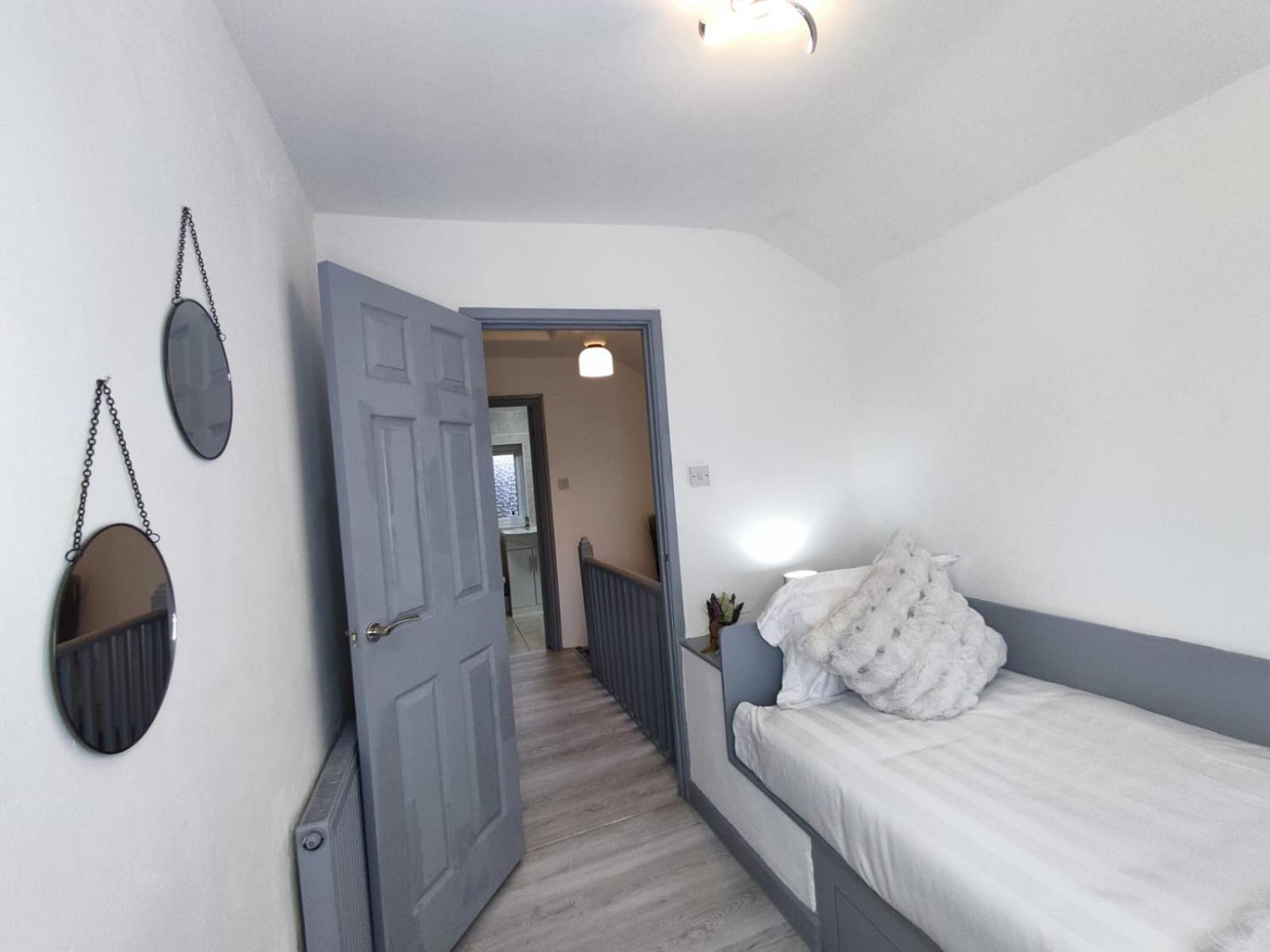 Comfortable 3 Bedrooms Leeds Beach House - Ideal For Family And Contractors - Free Parking For 2 Cars Ngoại thất bức ảnh
