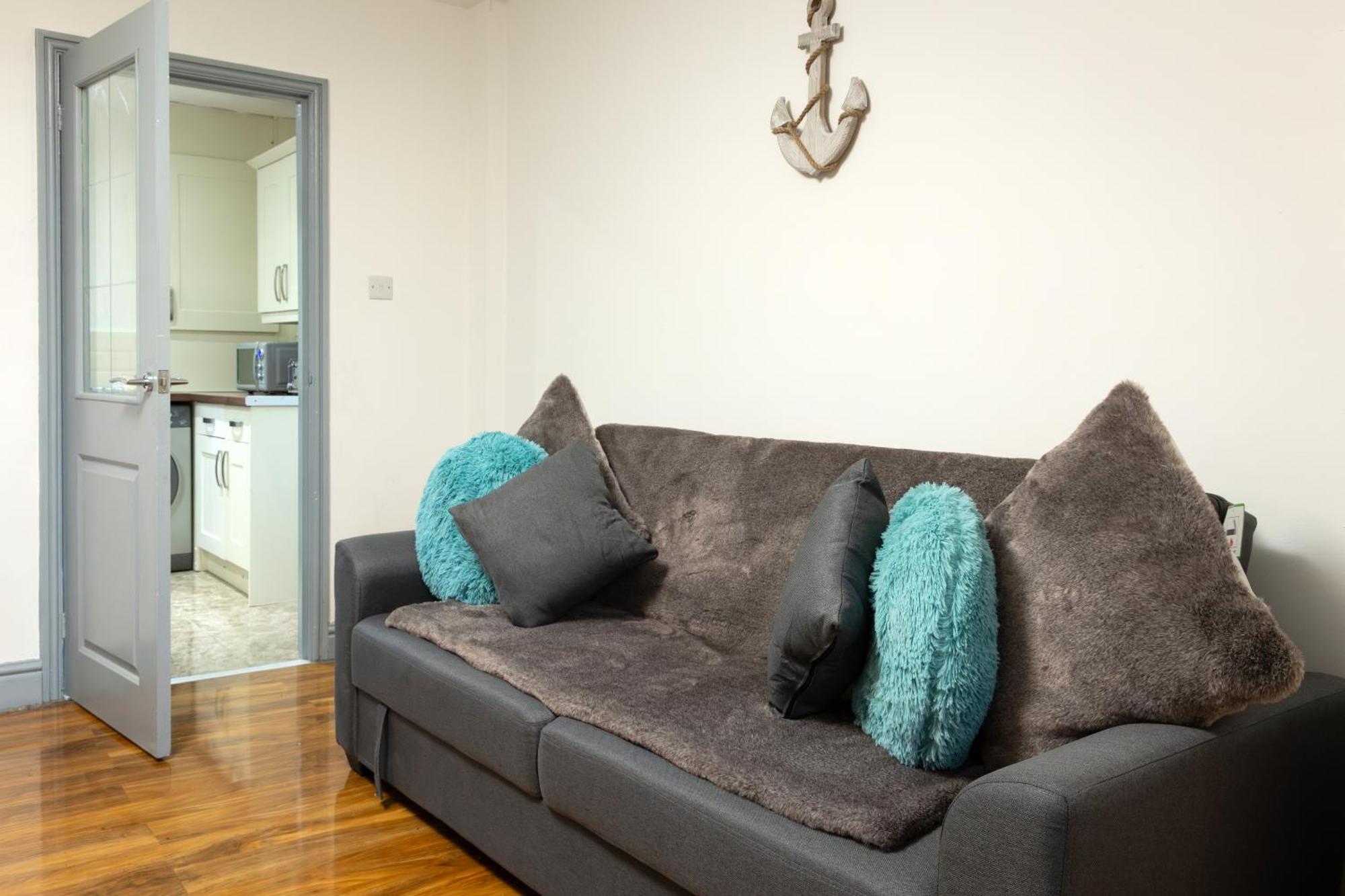 Comfortable 3 Bedrooms Leeds Beach House - Ideal For Family And Contractors - Free Parking For 2 Cars Ngoại thất bức ảnh